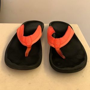 OLUKAI orange pink sandals. Rubber sole leather upper. Flip flop thong sandals